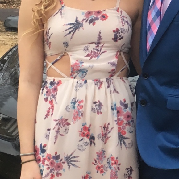 Rachael & Chloe- floral dress/formal attire - Picture 5 of 6